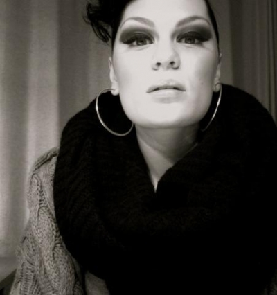 Η Jessie J τραγουδάει στις Cannes, τι κοινό έχει με την Gaga ?