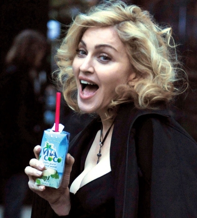 Madonna,Rihanna+Red Hot Chili Peppers υπογραφούν για ‘Vita Coco’
