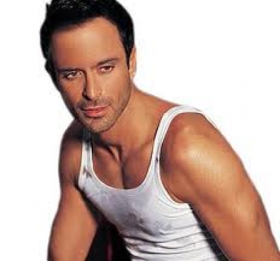 Μεγάλη επιτυχία του Κωνσταντίνου Χριστοφόρου με την παράσταση «Στο κόκκινο», στο RED!