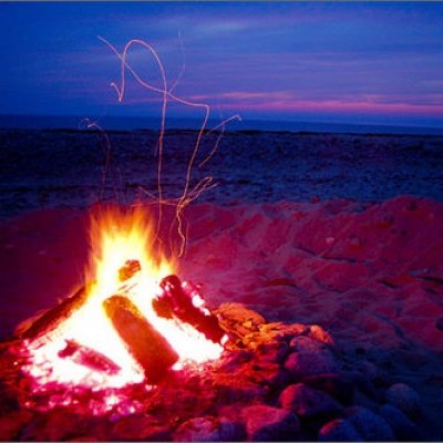 Μουσικό καλοκαίρι...ανάψτε μια φωτιά στην άμμο!