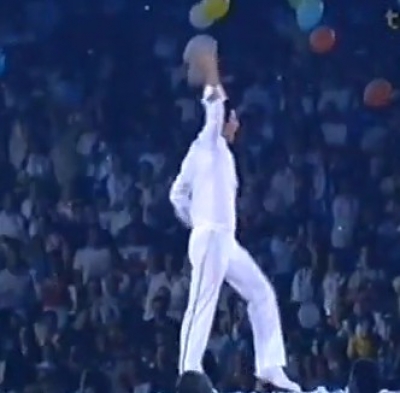 Ο Σάκης Ρουβάς στη τελετή λήξης των Ολυμπιακών Αγώνων!