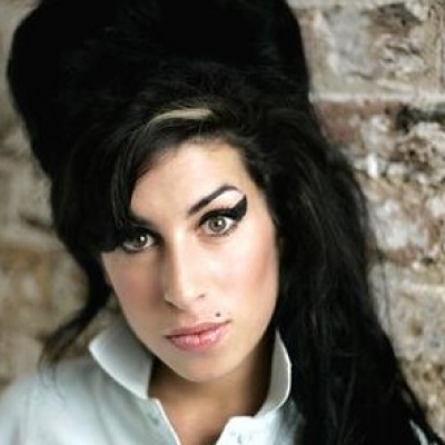 Απομόνωση για την Winehouse!