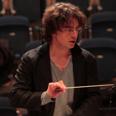 Jeremie Rhorer: «Προσπαθώ ως µαέστρος να διεισδύσω στην ψυχολογία των πρωταγωνιστών της όπερας»