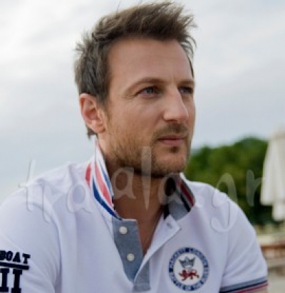 Κώστας Καραφώτης: Υπάρχει ο Κώστας Μαρτάκης, υπάρχει ο Σάκης Ρουβάς, υπάρχουν όμως και λαϊκοί τραγουδιστές!!!