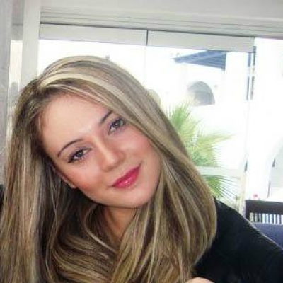 Μπέλα Μερή: Νέα και πολλά υποσχόμενη άφιξη στην Ελληνική μουσική βιομηχανία