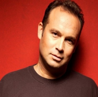 Ο Κώστας Μακεδόνας «Στην υγειά μας»