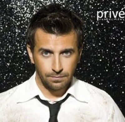 Θάνος Πετρέλης: « Στο εξωτερικό, οι ομογενείς θέλουν να δουν κάτι γνήσια Ελληνικό»