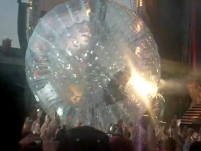 Τι κοινό μπορεί να έχει ο ΝΙΝΟ με την Pink ;