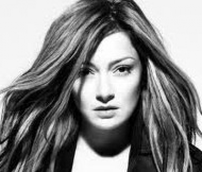 Το δυναμικό ροκ comeback της Αποστολίας Ζώη!