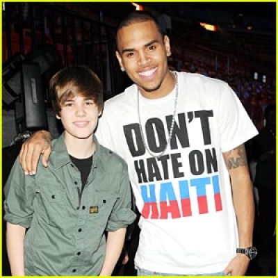 Βackstage από το ‘’Νext to you’’ από τον Bieber και τον Chris Brown