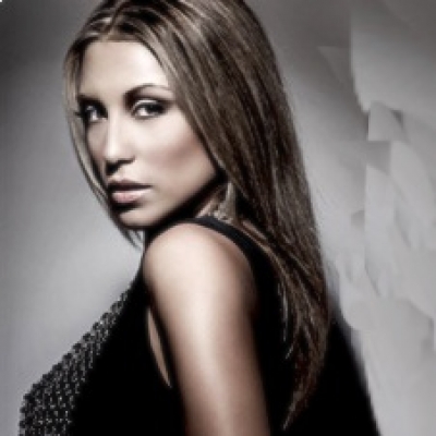 "Είσαι μια συνήθεια" το νέο τραγούδι από τη Μαρία Καρλάκη!