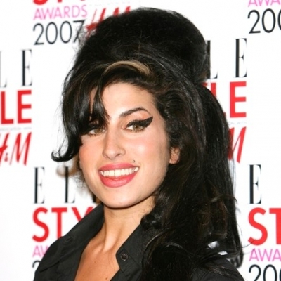 Η Amy Winehouse έχει βγει εκτός ελέγχου με το ποτό