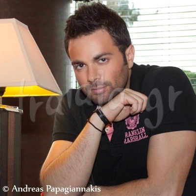 O Ηλίας Βρεττός μιλά για την στρατιωτική του θητεία και την «ειδική αντιμετώπιση»