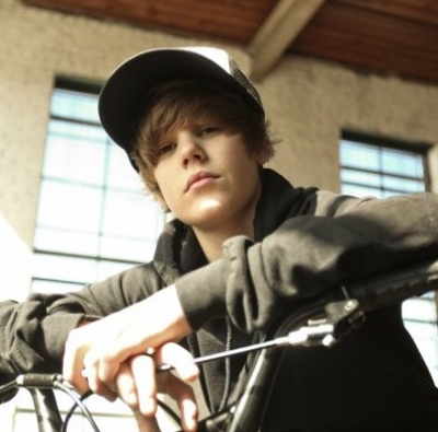 Ο Justin Bieber ξεκινά εκστρατεία για την ενθάρρυνση των υπεύθυνων γραπτών μηνυμάτων