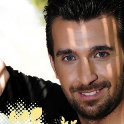 Ο Θάνος Πετρέλης φεύγει για συναυλίες