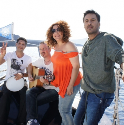 Ταξιδεύοντας στη Σαντορίνη με το "Τρίφωνο"!