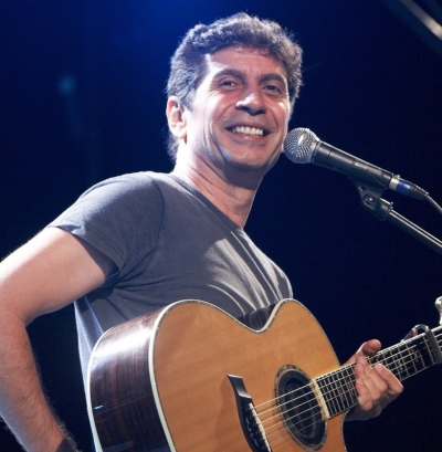 Ο Σωκράτης Μάλαμας και τον Αύγουστο σε περιοδείες!