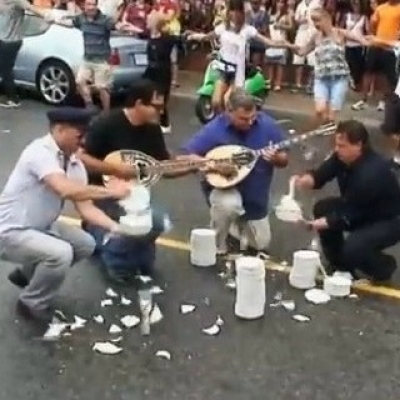 Οττάβα: This is the Greek way με μπουζούκια και χορούς στο κέντρο της πόλης!