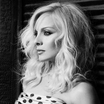 Πάρτε άλλη μια μικρή γεύση από το καινούριο τραγούδι της Πέγκυς Ζήνα!