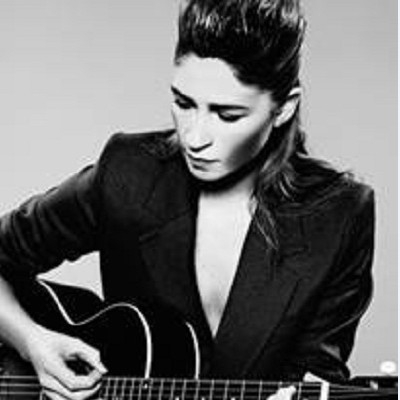 “Bang, Bang, Bang”: Το νέο single της Claire Denamur