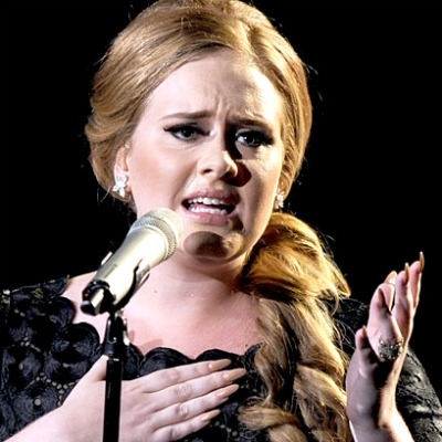 Η Adele συνεχίζει να έχει προβλήματα με τη φωνή της