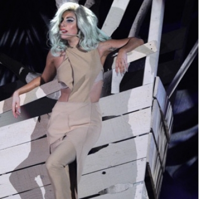 Η Lady Gaga τραγουδά για την γιορτή του ιδρύματος του Bill Clinton