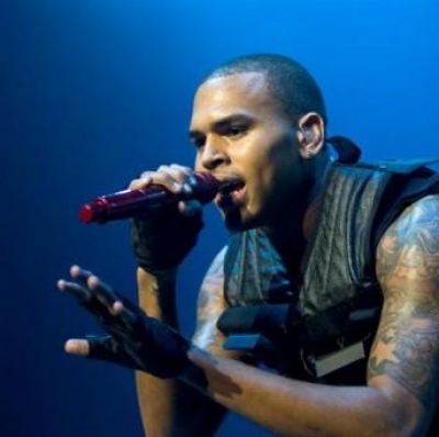 Ο Chris Brown αποκαλύπτει 2 singles