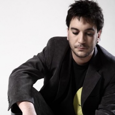 Ο Δημήτρης Φάκος κάνει αφιέρωμα στους αγίους των Εξαρχείων 