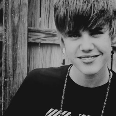 O Justin Bieber θα κυκλοφορήσει πάλι νέα δουλειά το καλοκαίρι του 2012