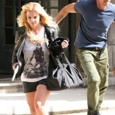 Ο σκηνοθέτης του “Criminal” μιλά για το σάλο που προκάλεσε η διαμάχη με το όπλο