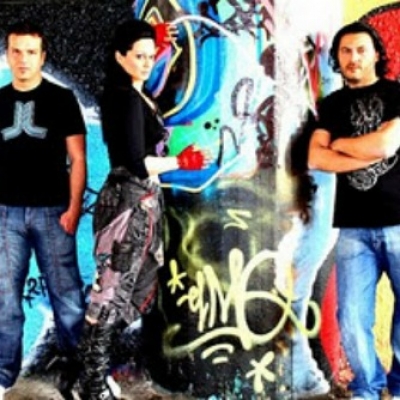 Οι Plus ξεσήκωσαν στο Small Café!