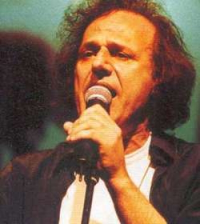 Σε ποιόν τραγουδιστή υποκλίθηκε ο Βασίλης Παπακωνσταντίνου;