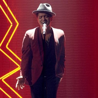 Δείτε την εμφάνιση του Bruno Mars στο X Factor