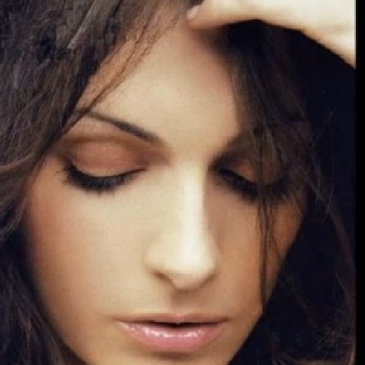 Η Άσπα Τσίνα επιστρέφει με νέο τραγούδι !