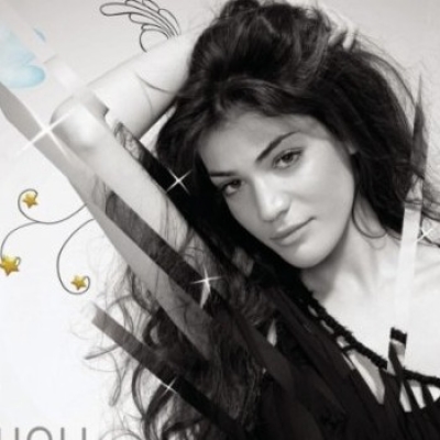 Η Ήβη Αδάμου ενηλικιώνεται και σας καλεί την Πέμπτη στο Ποσειδώνιο!