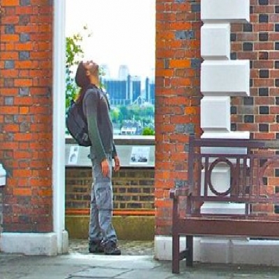 Η Hidden Track Records παρουσιάζει τον Ηλία Βαμβακούση στη Κόκκινη Σβούρα!