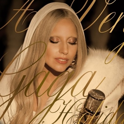 Η Lady Gaga τραγουδάει “White Christmas”
