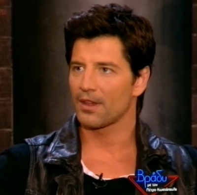 O Σάκης Ρουβάς καλεσμένος στην πρεμιέρα του Πέτρου Κωστόπουλου!