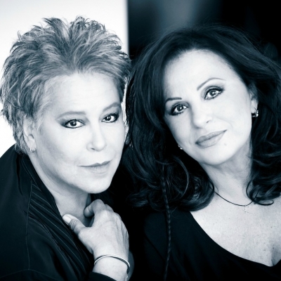 Χάρις Αλεξίου-Δήμητρα Γαλάνη δύο κυρίες σε Μπλε Βελούδο!