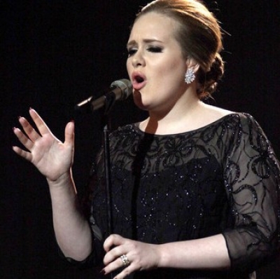 Adele: ‘’Θα ξεκινήσω να τραγουδάω ξανά από τον Φεβρουάριο’’