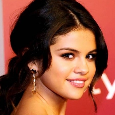 Δείτε τη Selena Gomez να διασκευάζει Katy Perry