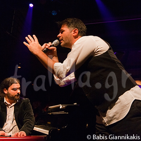 Φοίβος Δεληβοριάς - Μάρθα Φριντζήλα: «Ξυπόλητοι στο πάλκο»