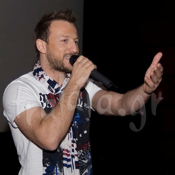 Ο Κώστας Καραφώτης μας παρουσίασε το ολοκαίνουριο video clip του «Απεργώ»! (ρεπορταζ + δηλώσεις)