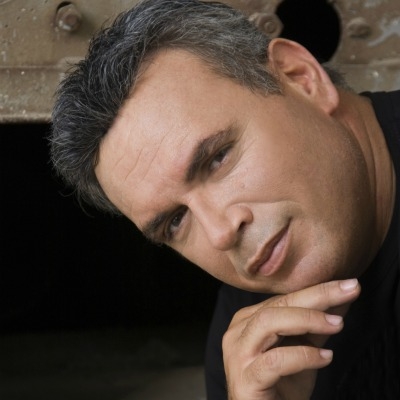 Ο Μανώλης Λιδάκης συνεχίζει στον Σταυρό του Νότου Plus κάθε Σάββατο!