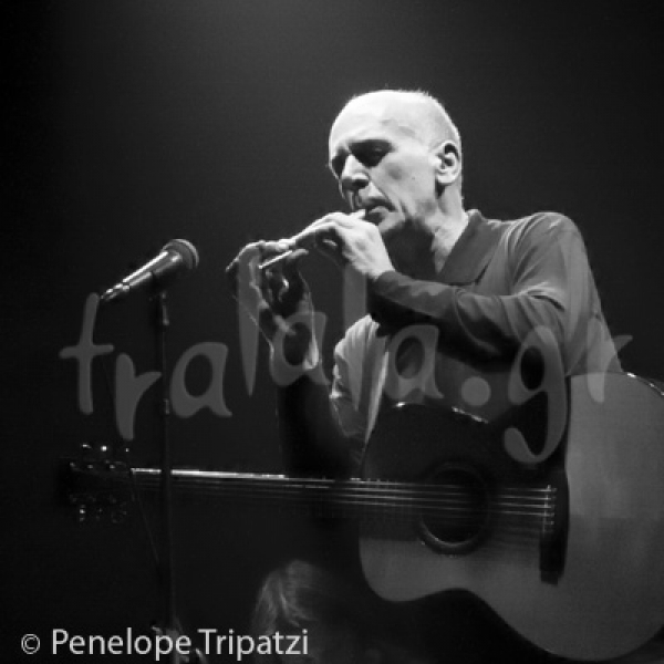 Ο Ορφέας Περίδης μας χάρισε μια όμορφη νύχτα στην «Αυλαία»