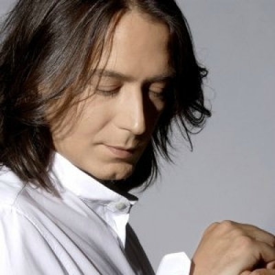 Ακούστε τα νέα τραγούδια του Γιάννη Κότσιρα από την συνεργασία του με την Εστουδιαντίνα!