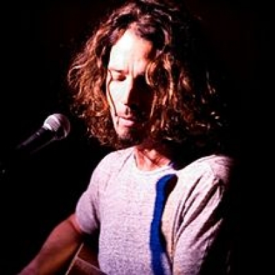 Chris Cornell ενάντια Kanye West