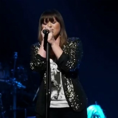 Δείτε την Kelly Clarkson να διασκευάζει Coldplay, Carrie Underwood και Cee Lo Green