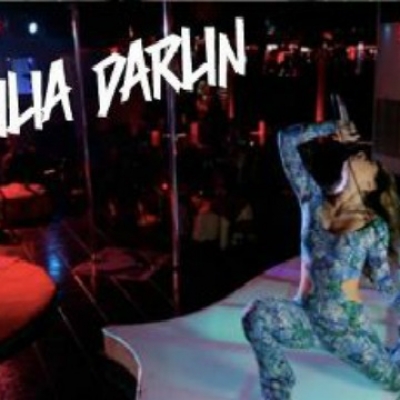 ''Hit me'': Το νέο video clip της Ilia Darlin!