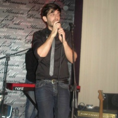 Ο Μύρωνας Στρατής έκανε Πρωτοχρονιά με την μπάντα του στο Κιάτο!